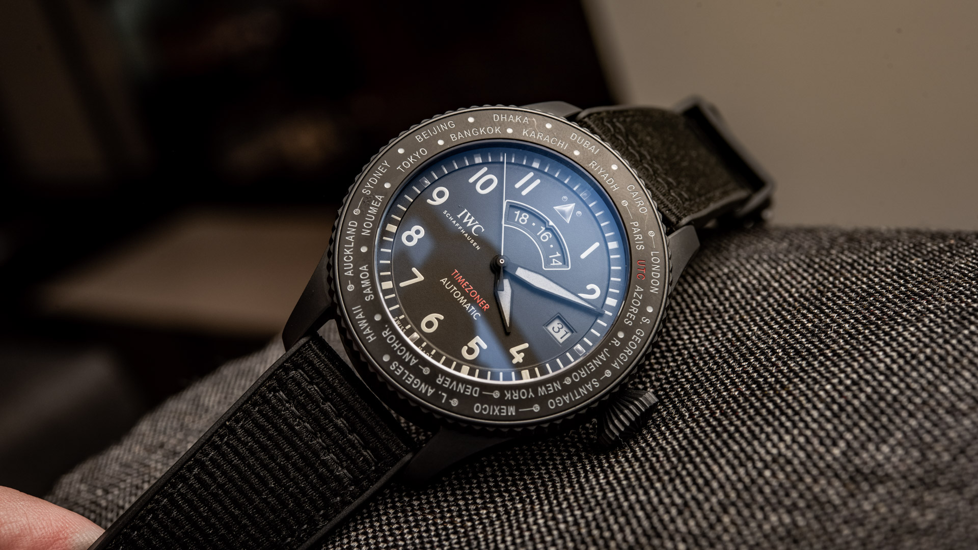 Débuts pratiques : montre d’aviateur Replique IWC Timezoner TOP GUN Ceratanium